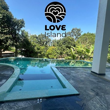 גאלה Love Island מראה חיצוני תמונה